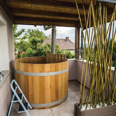 Apartment Ma&Ja With Hot Tub Metlika Exterior foto